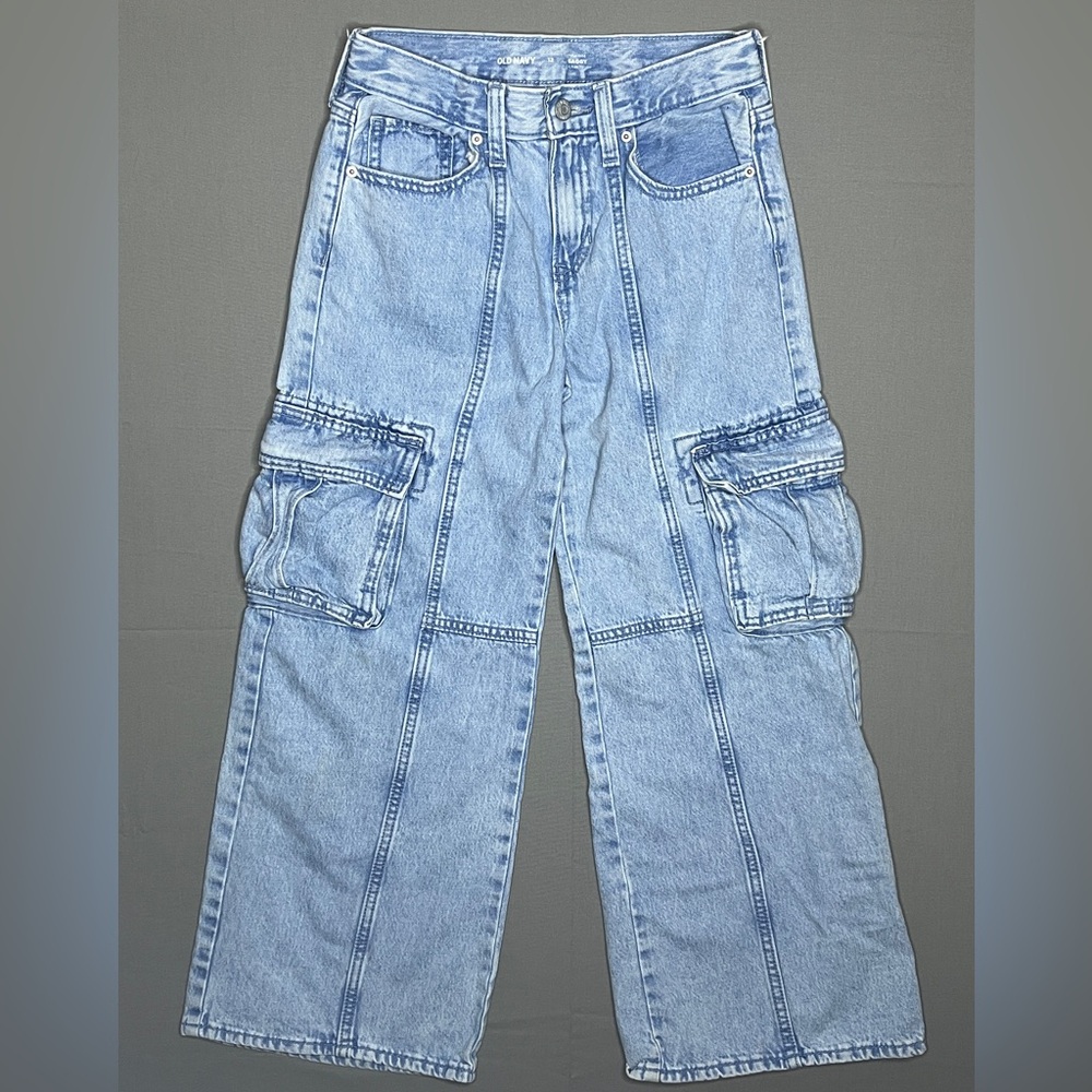 Kids Old Navy High-Waisted Super Baggy Wide-Leg Cargo Jeans.